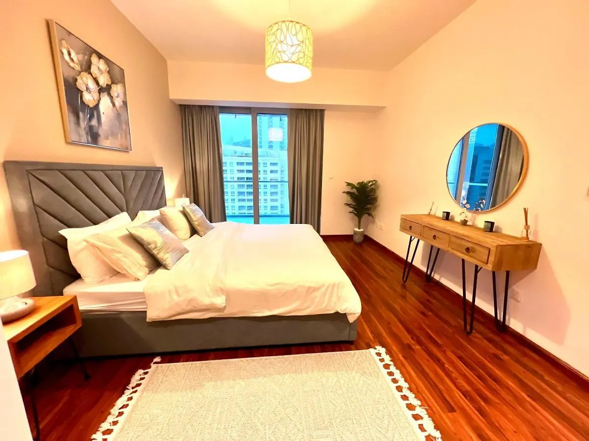 The Waves 241 Dubai Marina Apartment